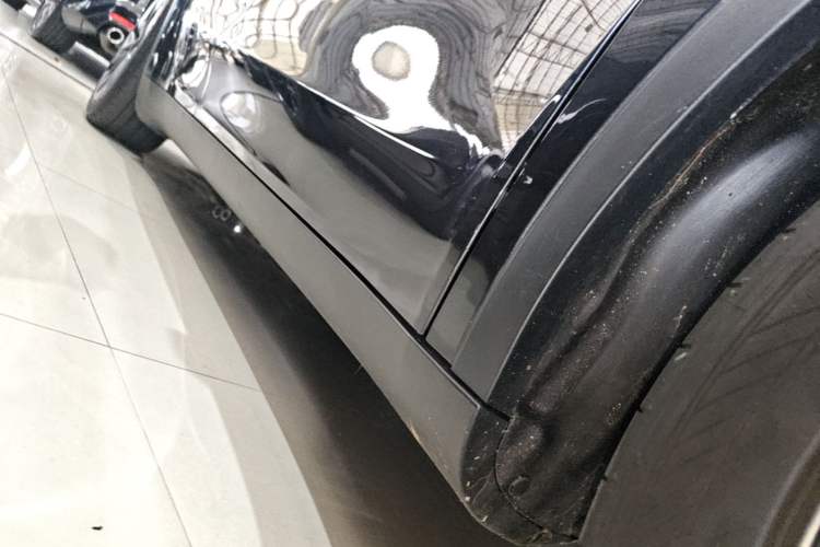 Used Tesla Model Y 2024 Rear-Wheel-Drive Version Right Side Sill