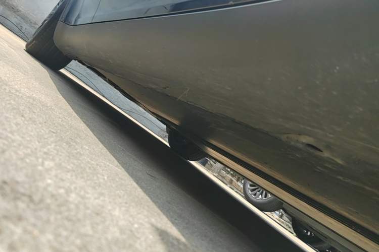 Used Tesla Model Y 2024 Rear-Wheel-Drive Version Right Side Sill