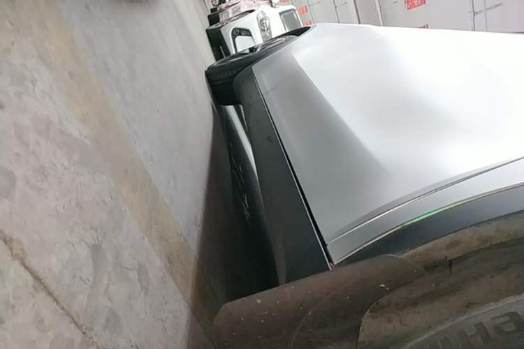 Used Tesla Model Y 2024 Long-Range All-Wheel-Drive Version Right Side Sill