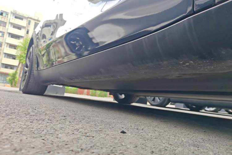 Used Tesla Model Y 2024 Rear-Wheel-Drive Version Right Side Sill