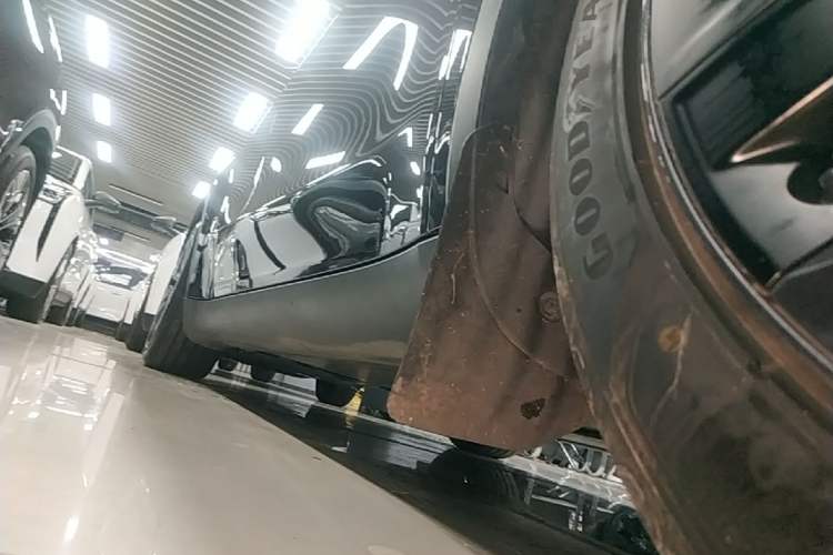Used Tesla Model Y 2024 Long-Range All-Wheel-Drive Version Right Side Sill