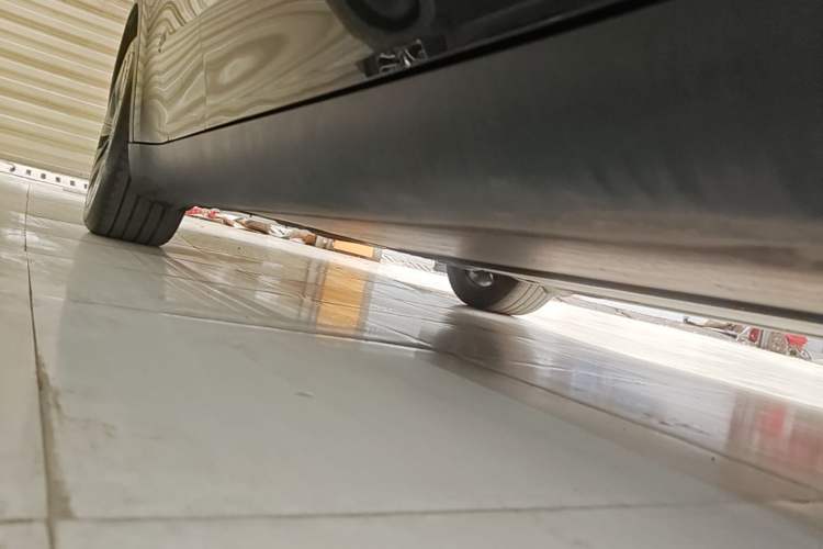 Used Tesla Model Y 2024 Rear-Wheel-Drive Version Right Side Sill