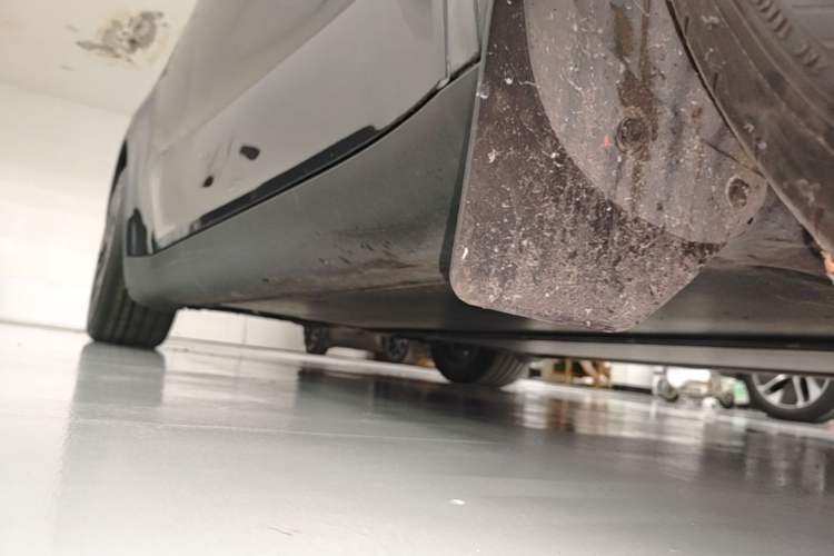 Used Tesla Model Y 2024 Rear-Wheel-Drive Version Right Side Sill