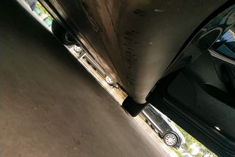 Used Tesla Model Y 2024 Rear-Wheel-Drive Version Right Side Sill