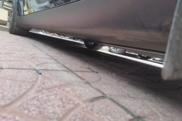 Used Tesla Model Y 2024 Rear-Wheel-Drive Version Right Side Sill
