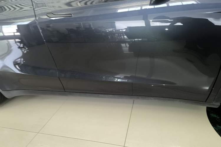 Used Tesla Model Y 2024 Rear-Wheel-Drive Version Right Side Sill