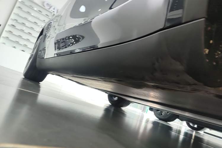 Used Tesla Model Y 2024 Rear-Wheel-Drive Version Right Side Sill