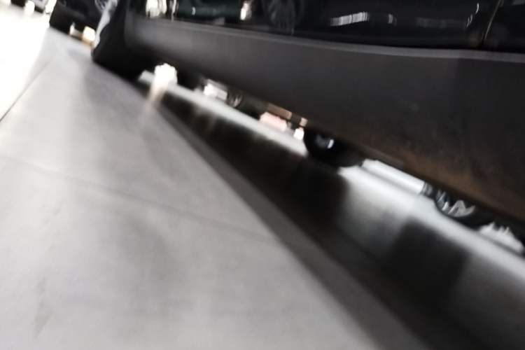 Used Tesla Model Y 2024 Long-Range All-Wheel-Drive Version Right Side Sill