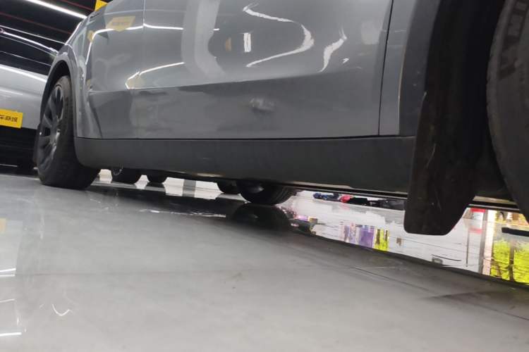 Used Tesla Model Y 2024 Rear-Wheel-Drive Version Right Side Sill