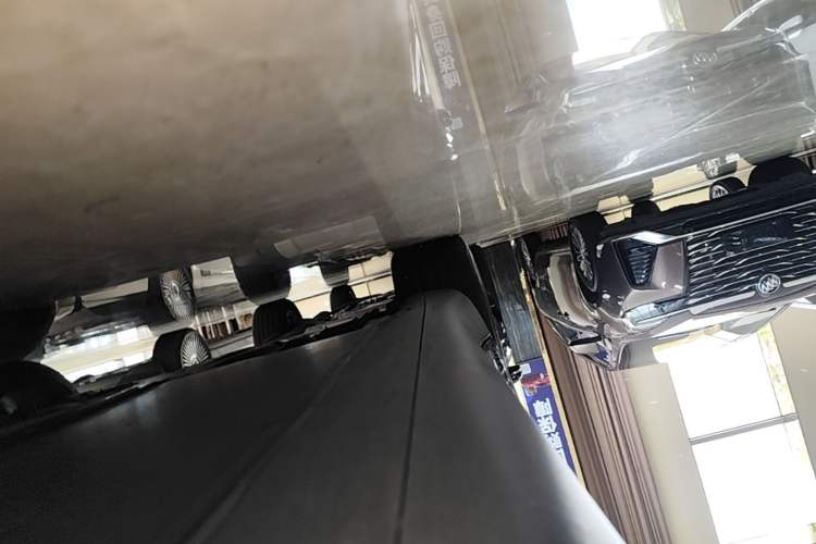 Used Tesla Model Y 2024 Long-Range All-Wheel-Drive Version Right Side Sill