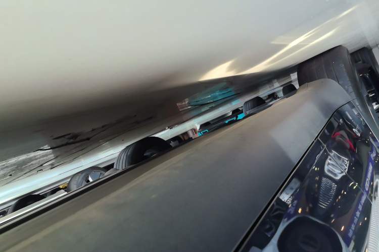 Used Tesla Model Y 2024 Rear-Wheel-Drive Version Right Side Sill