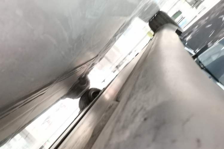 Used Tesla Model Y 2024 Long-Range All-Wheel-Drive Version Right Side Sill