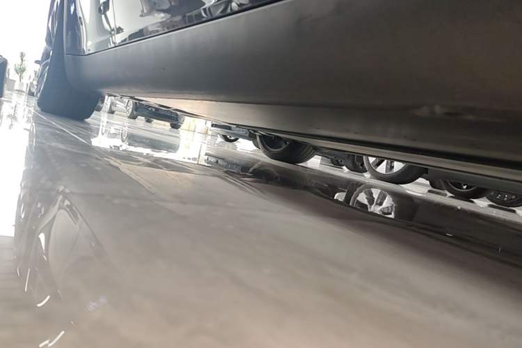 Used Tesla Model Y 2024 Rear-Wheel-Drive Version Right Side Sill