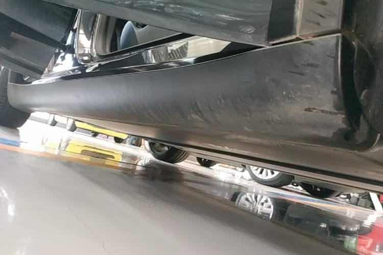 Used Tesla Model Y 2024 Rear-Wheel-Drive Version Right Side Sill