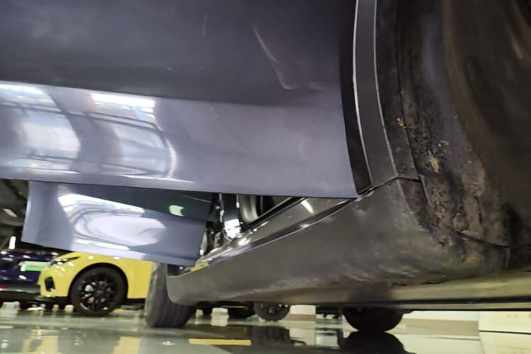 Used Tesla Model Y 2024 Rear-Wheel-Drive Version Right Side Sill