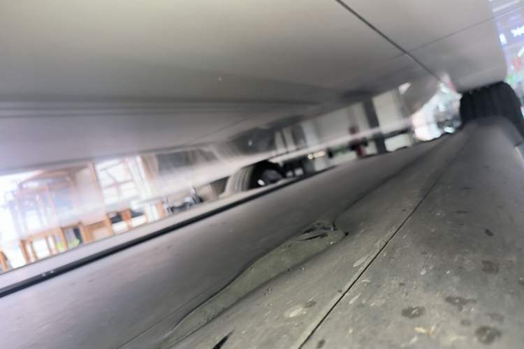 Used Tesla Model Y 2024 Long-Range All-Wheel-Drive Version Right Side Sill