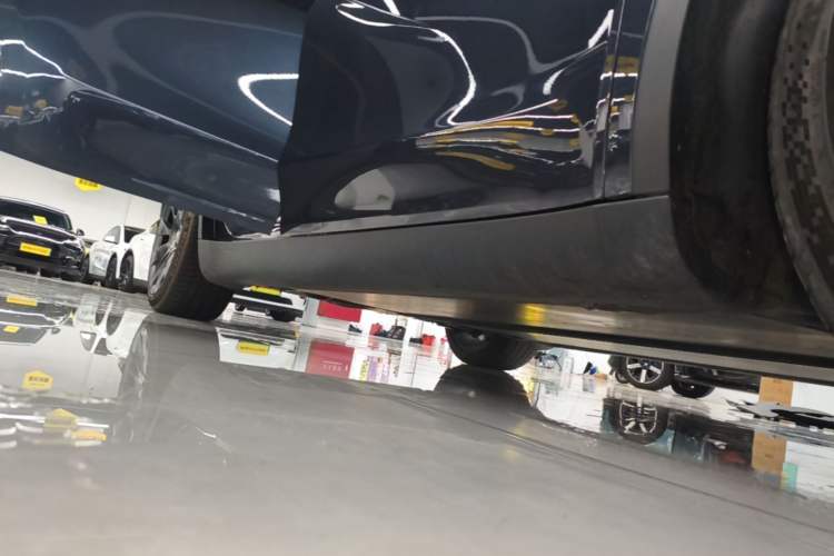 Used Tesla Model Y 2024 Rear-Wheel-Drive Version Right Side Sill