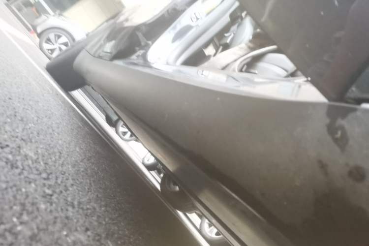 Used Tesla Model Y 2024 Rear-Wheel-Drive Version Right Side Sill