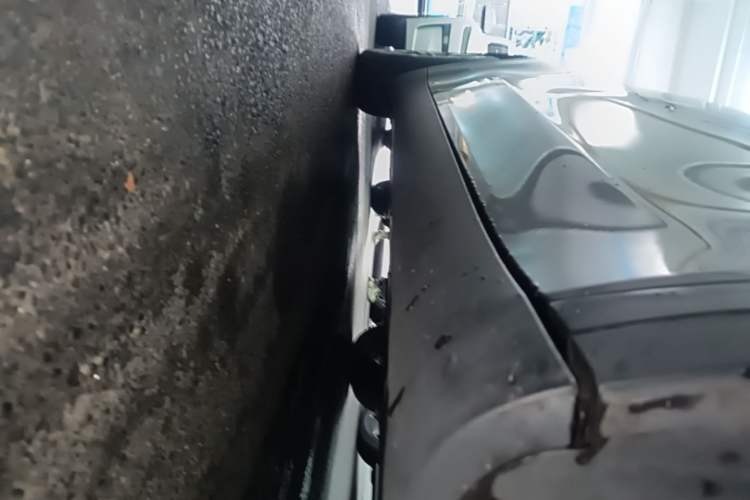 Used Tesla Model Y 2024 Long-Range All-Wheel-Drive Version Right Side Sill