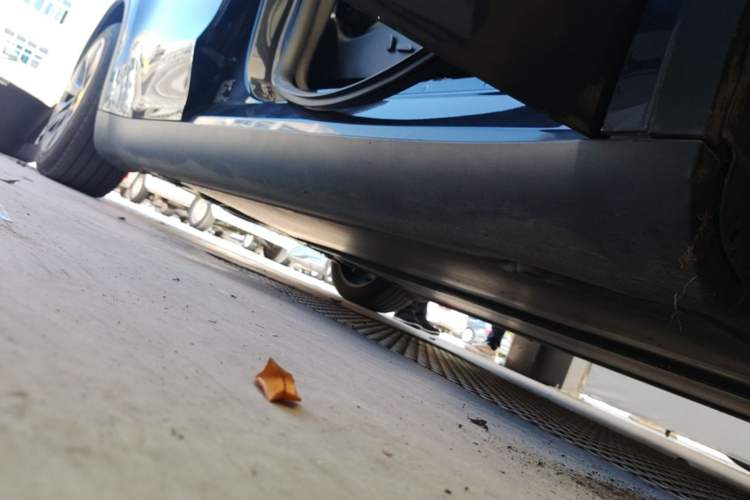 Used Tesla Model Y 2024 Rear-Wheel-Drive Version Right Side Sill