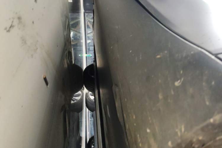 Used Tesla Model Y 2024 Rear-Wheel-Drive Version Right Side Sill