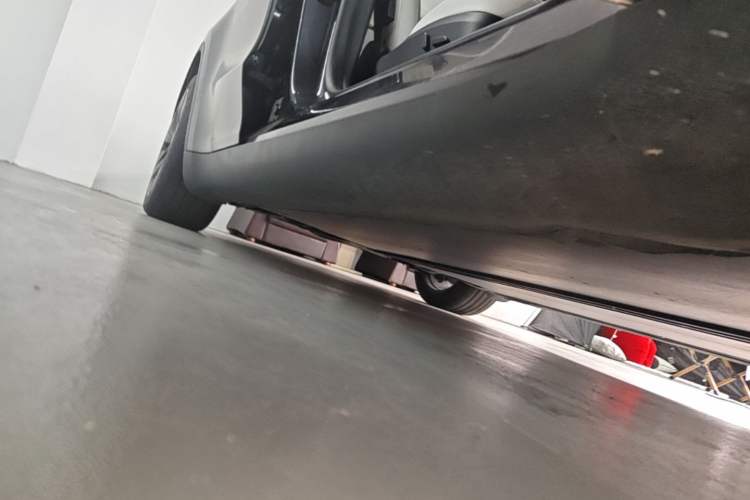 Used Tesla Model Y 2024 Rear-Wheel-Drive Version Right Side Sill
