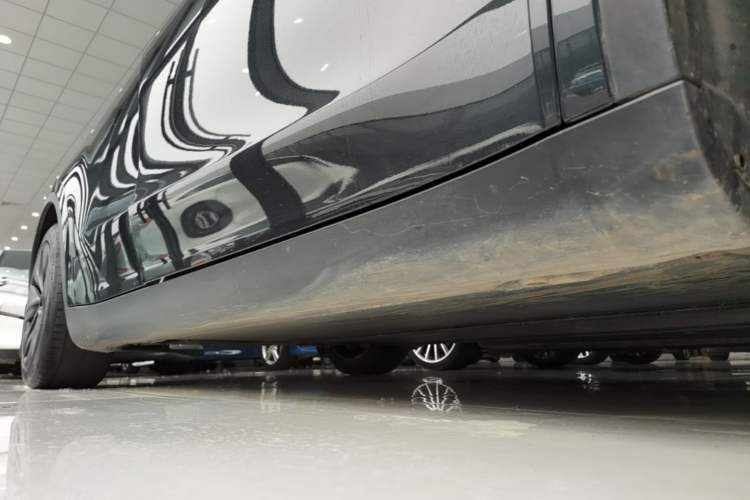 Used Tesla Model Y 2024 Rear-Wheel-Drive Version Right Side Sill