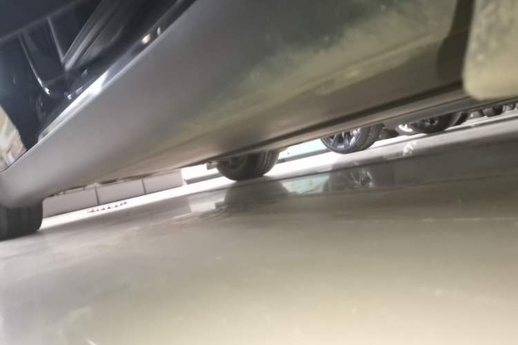 Used Tesla Model Y 2024 Rear-Wheel-Drive Version Right Side Sill