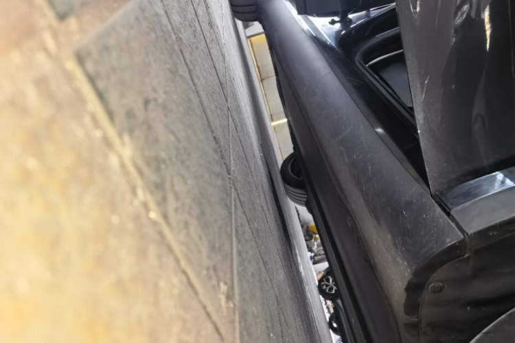 Used Tesla Model Y 2024 Rear-Wheel-Drive Version Right Side Sill
