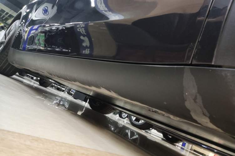 Used Tesla Model Y 2024 Rear-Wheel-Drive Version Right Side Sill