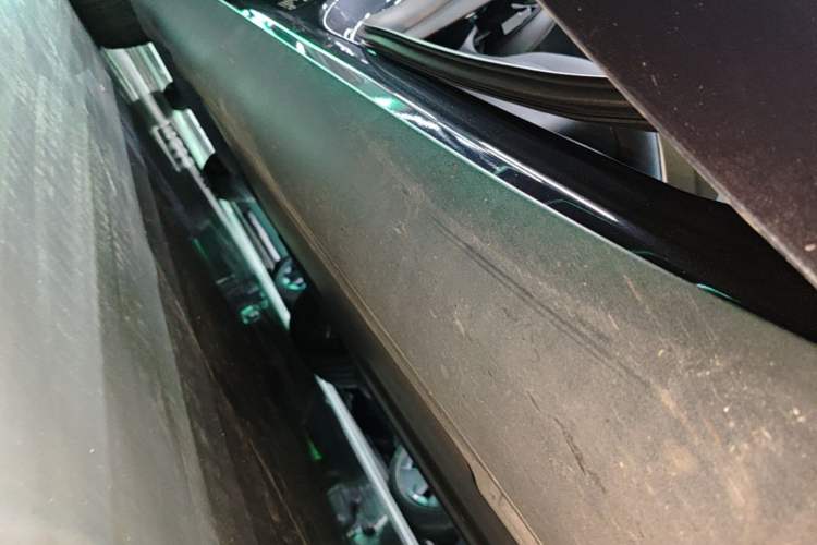 Used Tesla Model Y 2024 Rear-Wheel-Drive Version Right Side Sill