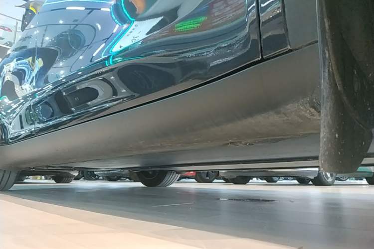 Used Tesla Model Y 2024 Rear-Wheel-Drive Version Right Side Sill