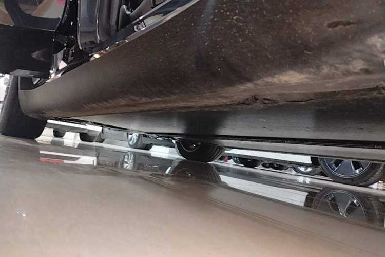 Used Tesla Model Y 2024 Rear-Wheel-Drive Version Right Side Sill
