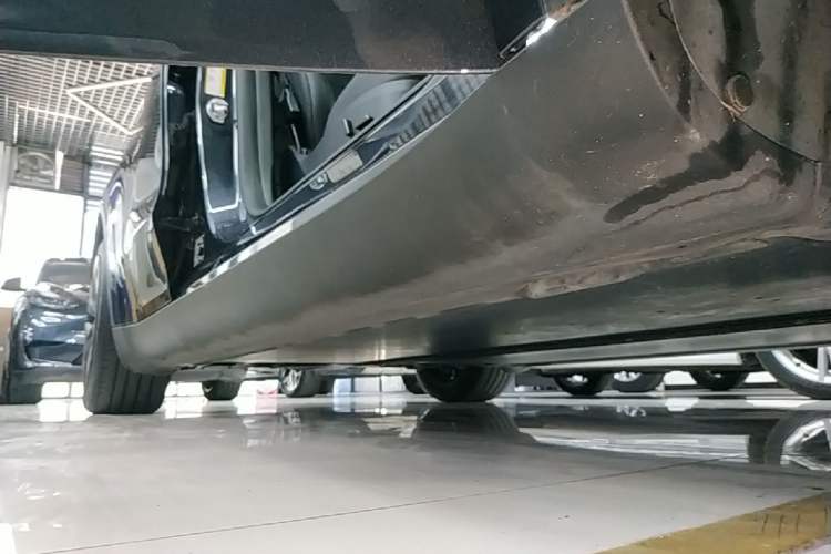 Used Tesla Model Y 2024 Rear-Wheel-Drive Version Right Side Sill