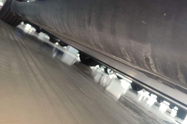 Used Tesla Model Y 2024 Rear-Wheel-Drive Version Right Side Sill