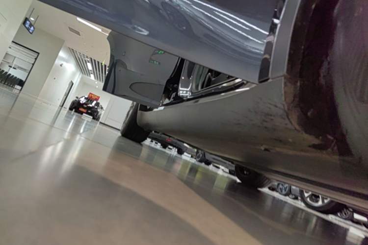 Used Tesla Model Y 2024 Rear-Wheel-Drive Version Right Side Sill