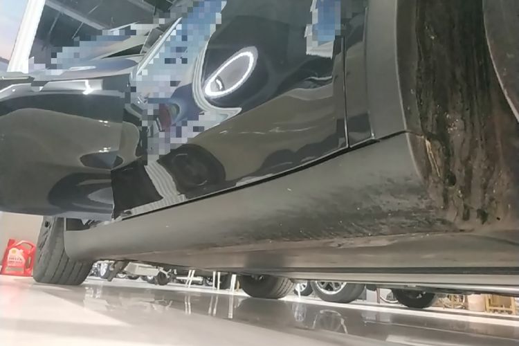Used Tesla Model Y 2024 Rear-Wheel-Drive Version Right Side Sill