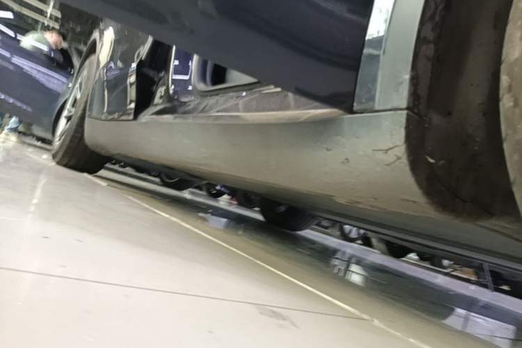 Used Tesla Model Y 2024 Rear-Wheel-Drive Version Right Side Sill