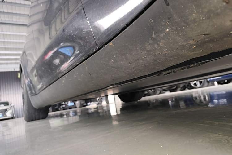 Used Tesla Model Y 2024 Rear-Wheel-Drive Version Right Side Sill