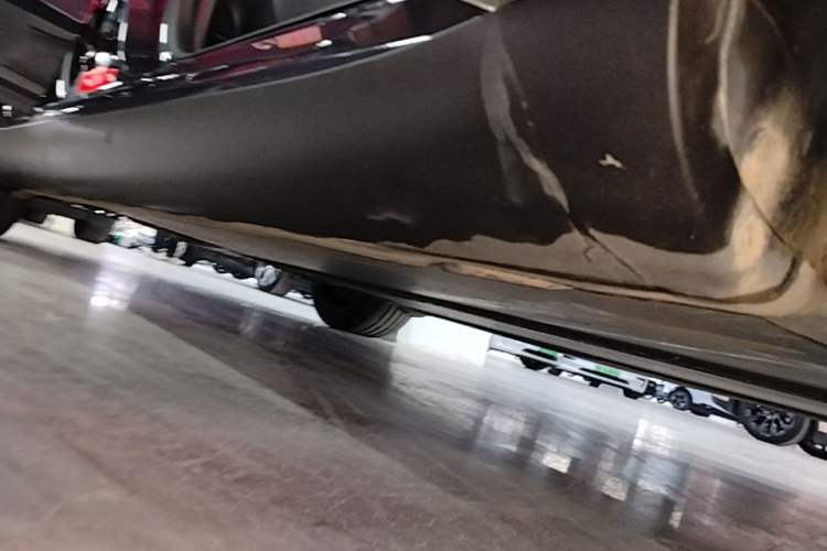 Used Tesla Model Y 2024 Long-Range All-Wheel-Drive Version Right Side Sill