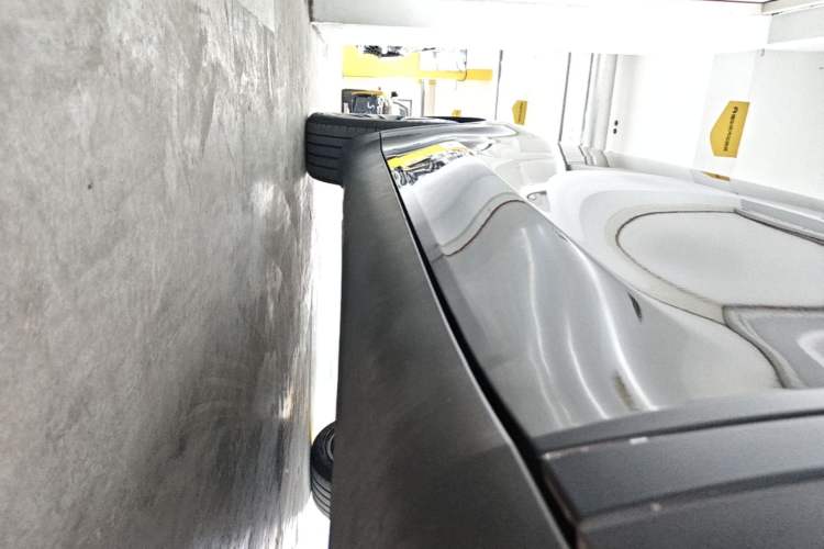 Used Tesla Model Y 2024 Rear-Wheel-Drive Version Right Side Sill