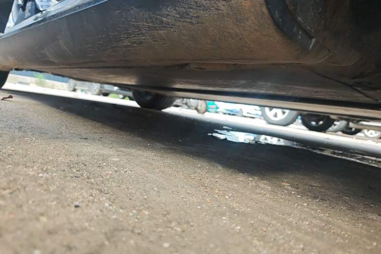 Used Tesla Model Y 2024 Long-Range All-Wheel-Drive Version Right Side Sill