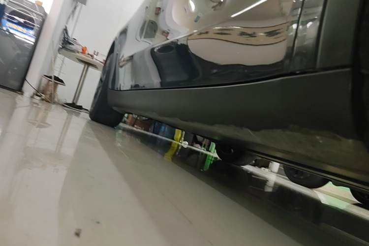 Used Tesla Model Y 2024 Long-Range All-Wheel-Drive Version Right Side Sill