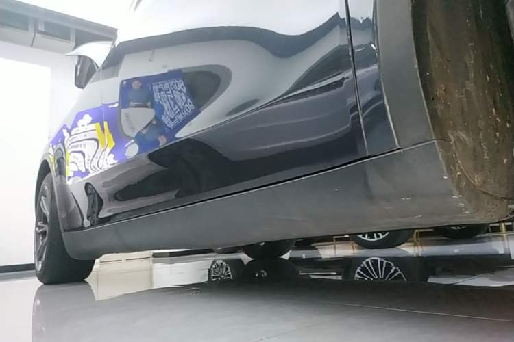 Used Tesla Model Y 2024 Rear-Wheel-Drive Version Right Side Sill