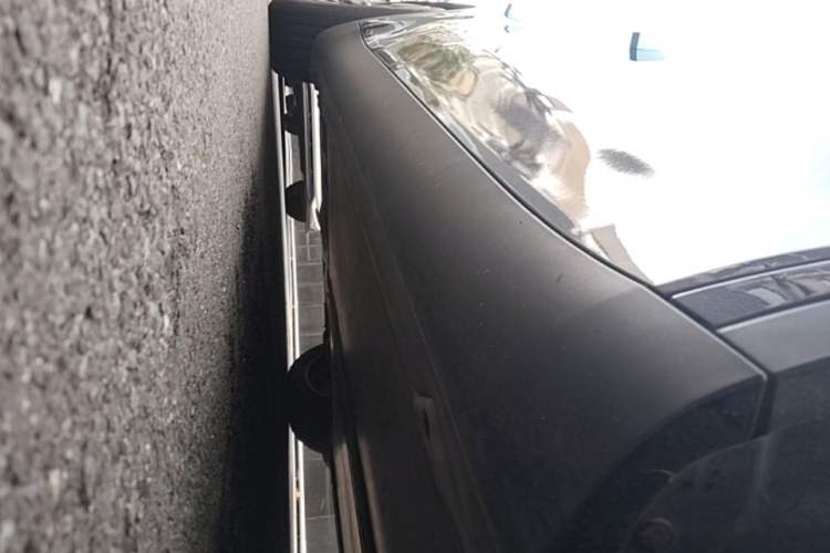 Used Tesla Model Y 2024 Rear-Wheel-Drive Version Right Side Sill