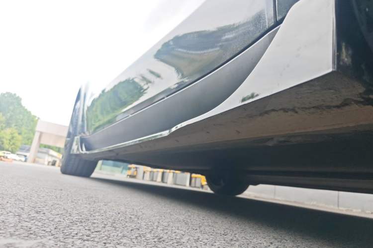 Used Tesla Model Y 2024 Rear-Wheel-Drive Version Right Side Sill