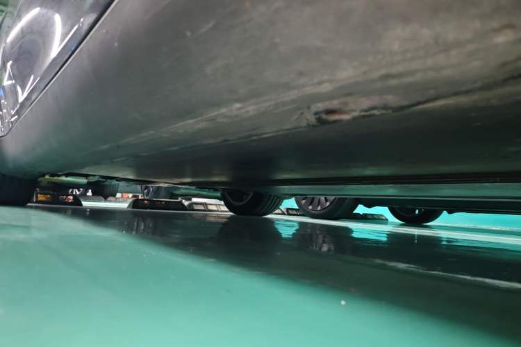 Used Tesla Model Y 2024 Rear-Wheel-Drive Version Right Side Sill