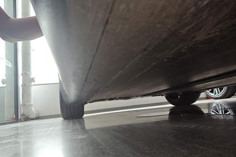 Used Tesla Model Y 2024 Rear-Wheel-Drive Version Right Side Sill