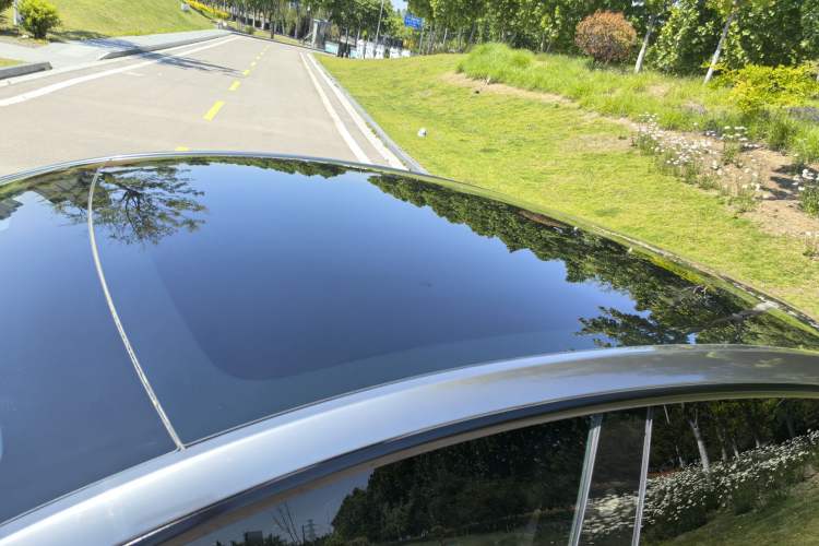 Used Tesla Model Y 2024 Rear-Wheel-Drive Version Roof