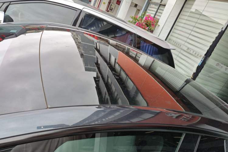Used Tesla Model Y 2024 Long-Range All-Wheel-Drive Version Roof